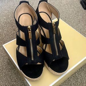 Michael Kors Damita Wedge Canvas, Size 8